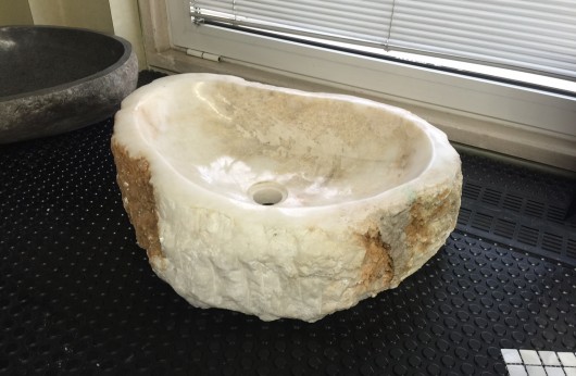 Lavabo pezzo unico in pietra naturale bianco