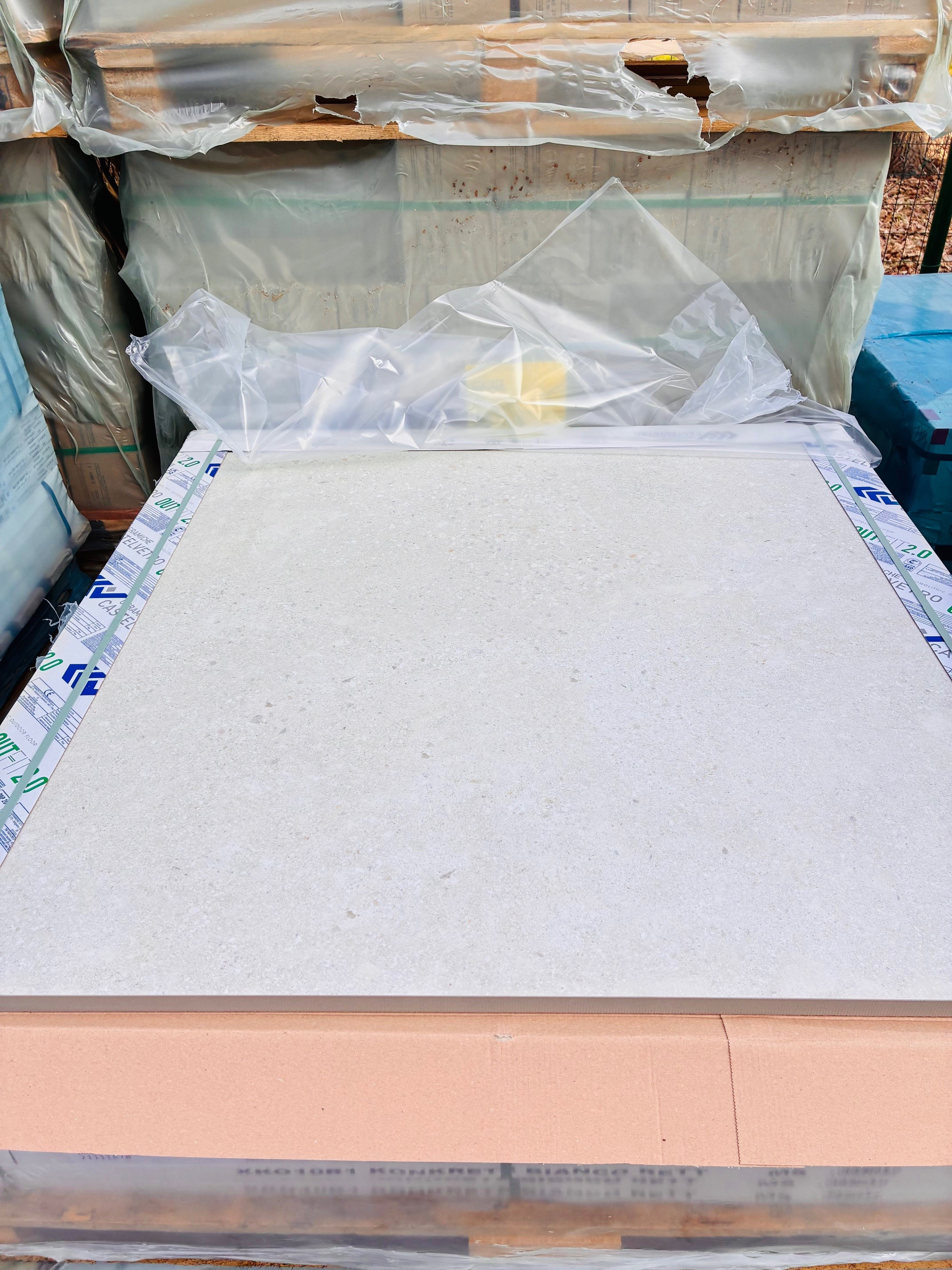 Pavimento in gres galleggiante 100x100 spessore 20 mm KONKRETE WHITE by Castelvetro