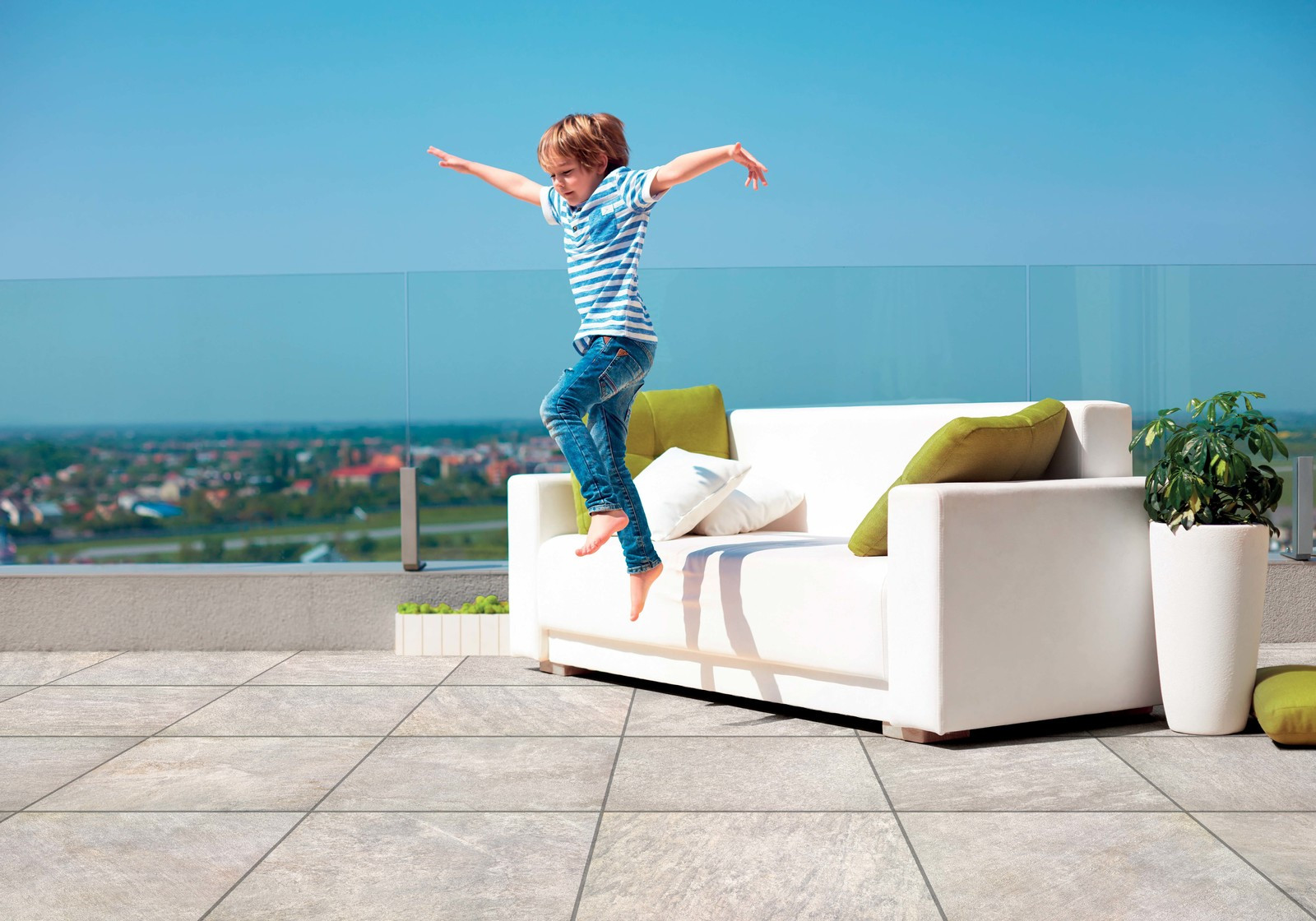 Pavimento in gres porcellanato 2 cm galleggiante Scout White serie Outdoor by Dado Ceramica