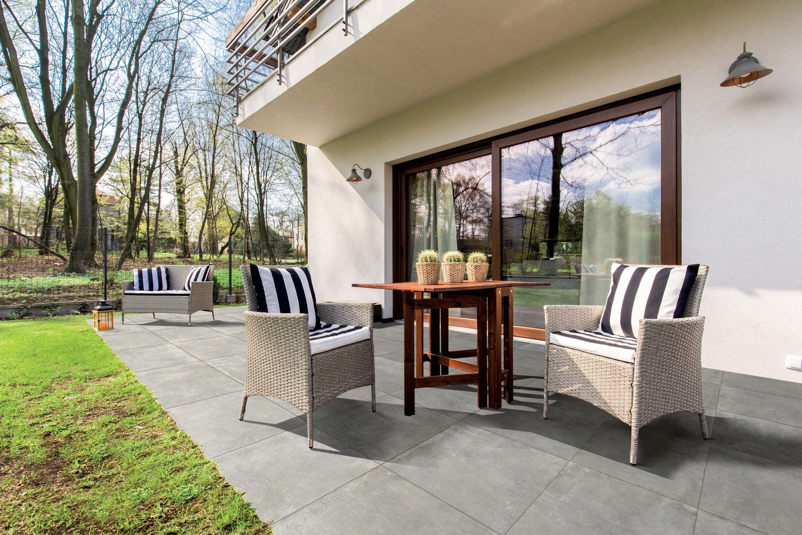 Pavimento in gres porcellanato 2 cm galleggiante Ultra Cult Grey serie Outdoor by Dado Ceramica