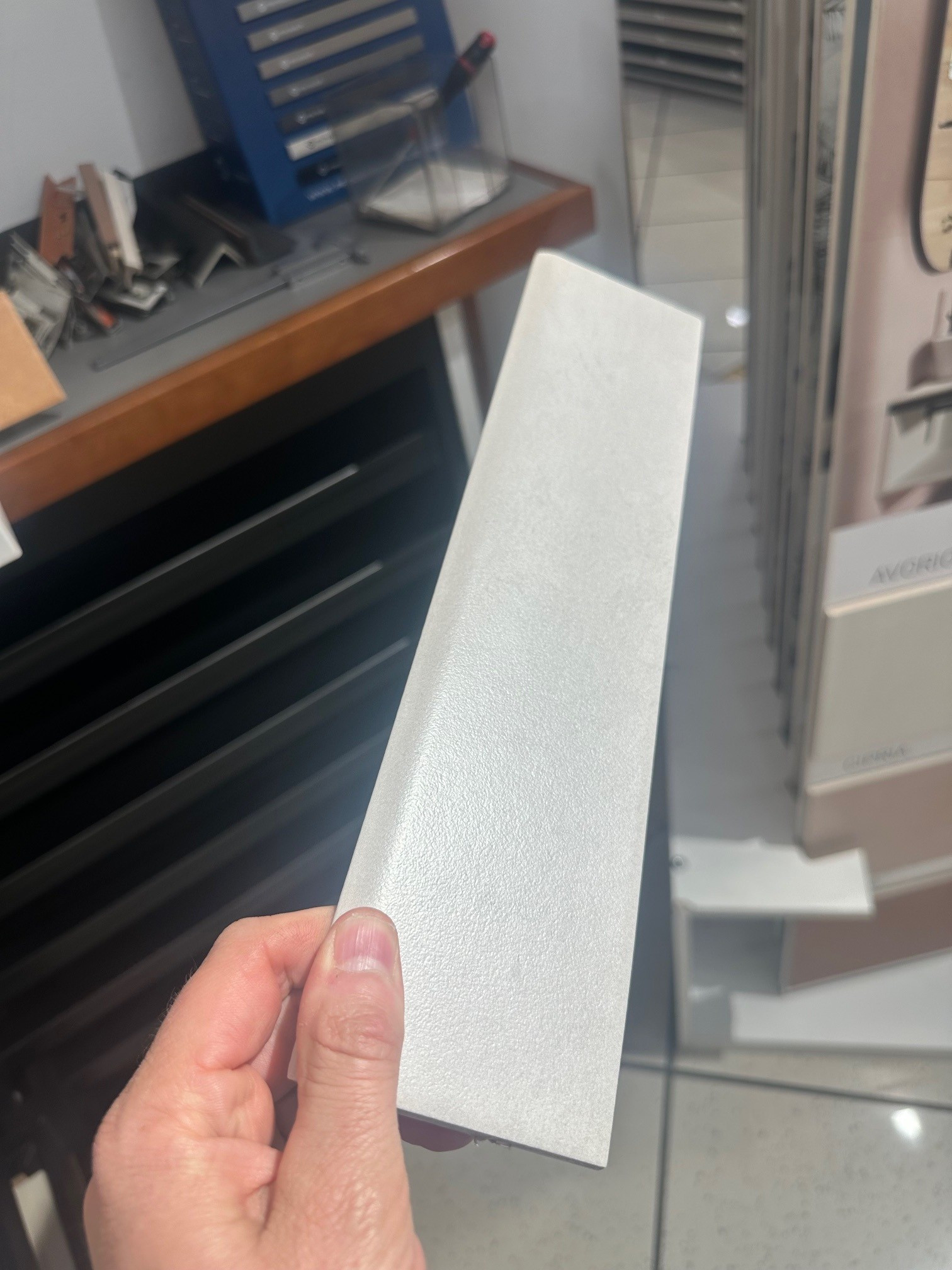 battiscopa in gres Grigio chiaro 8x33 1°scelta