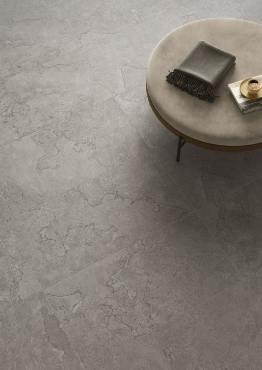 Pavimento e rivestimento in gres porcellanato Portland Stone Cross Cut Lead R10 by Emilceramica
