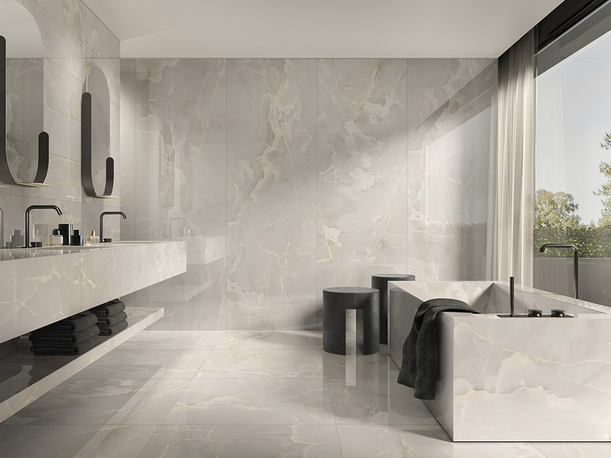 Pavimento e rivestimento in gres porcellanato Perla Naturale serie SHINE by Saime Ceramica