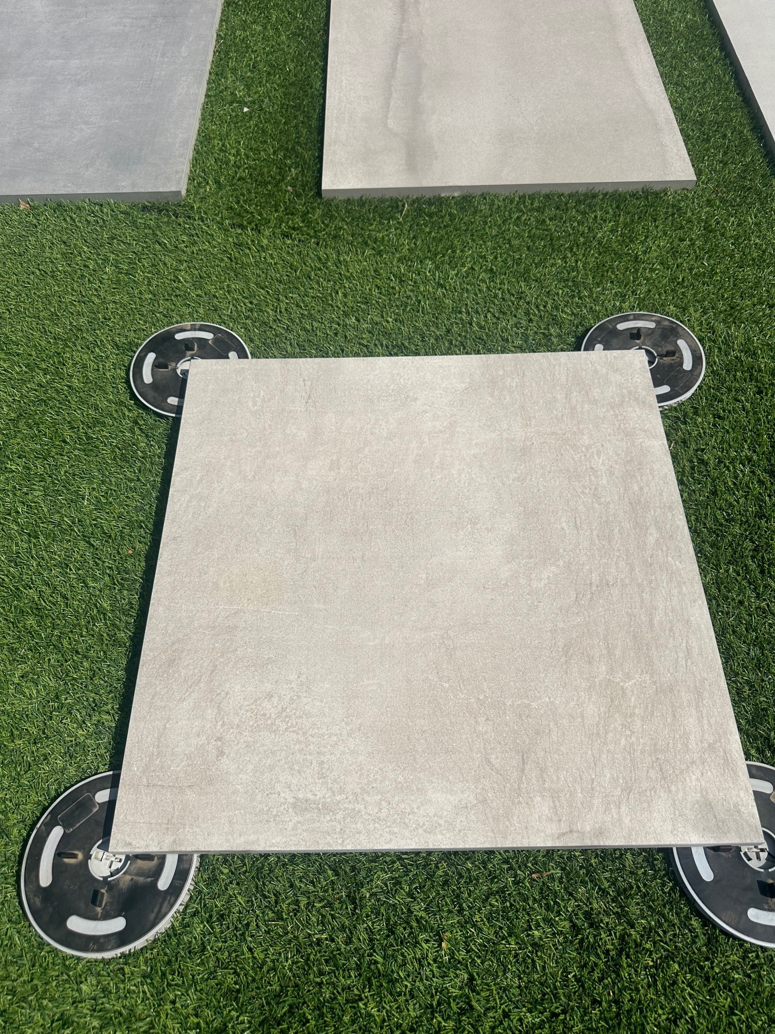 Pavimento in gres galleggiante 2 cm di spessore Garden Sand 60x60 1° scelta