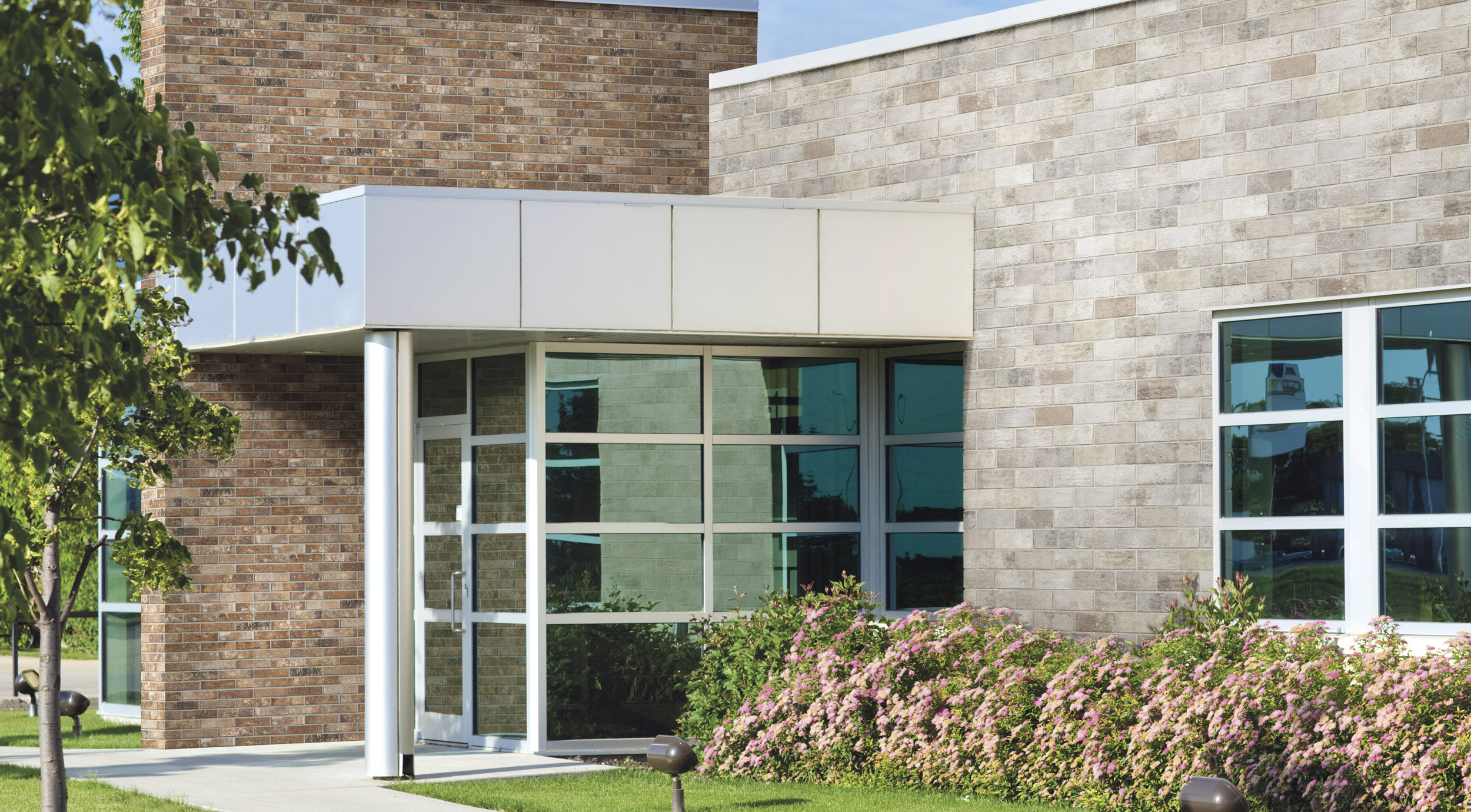 Rivestimento in gres porcellanato smaltato brick generation colore FOG serie LONDON by Ceramica Rondine