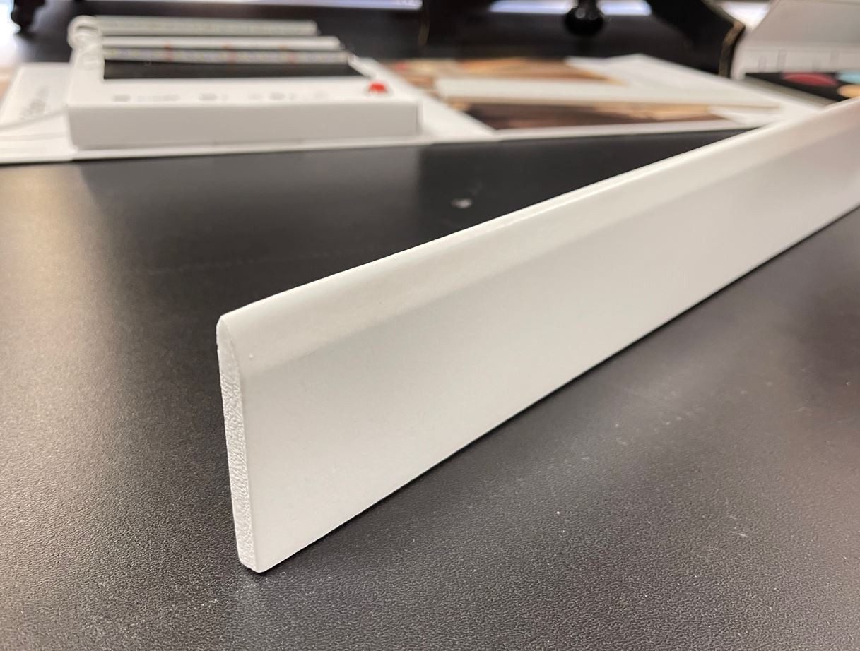 Battiscopa in gres smaltato bianco 7x60 cm 1°scelta