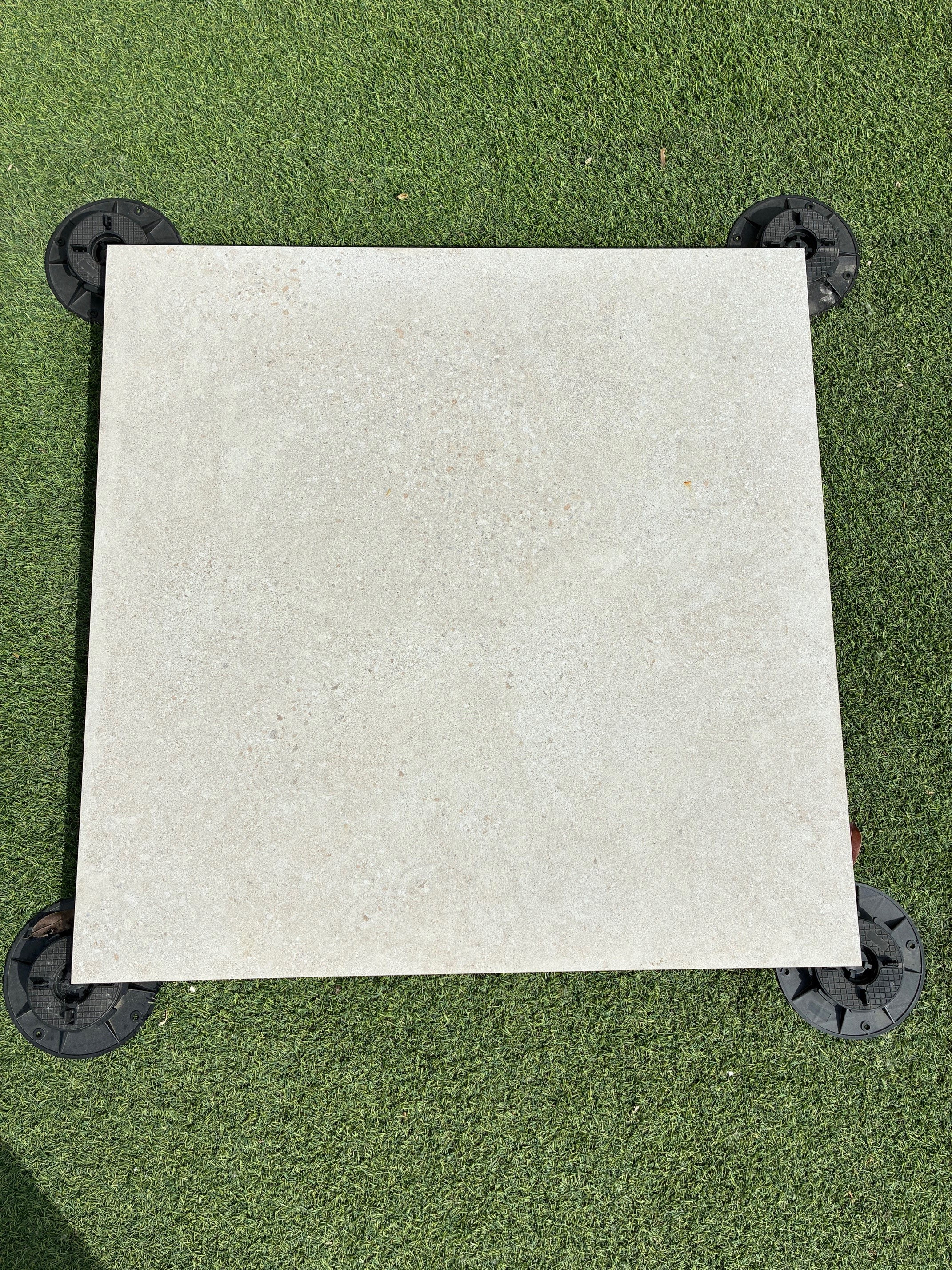 Pavimento in gres galleggiante 100x100 spessore 20 mm KONKRETE WHITE by Castelvetro