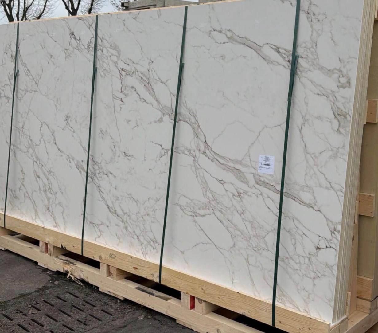 Lastra in gres Calacatta Brecciato naturale 162x342 cm