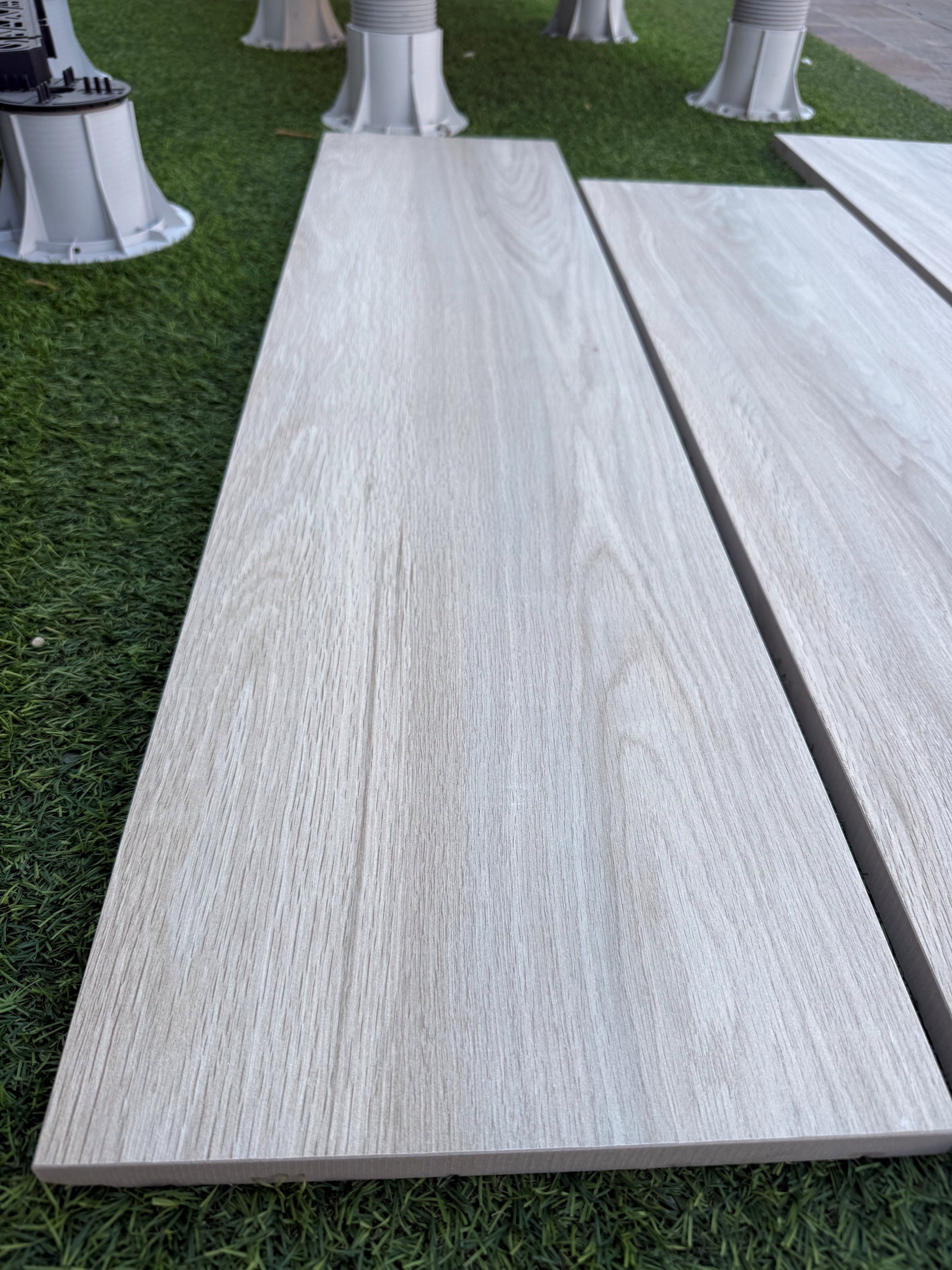 Pavimento in gres galleggiante Native effetto legno per esterno 2 cm di spessore 1°scelta