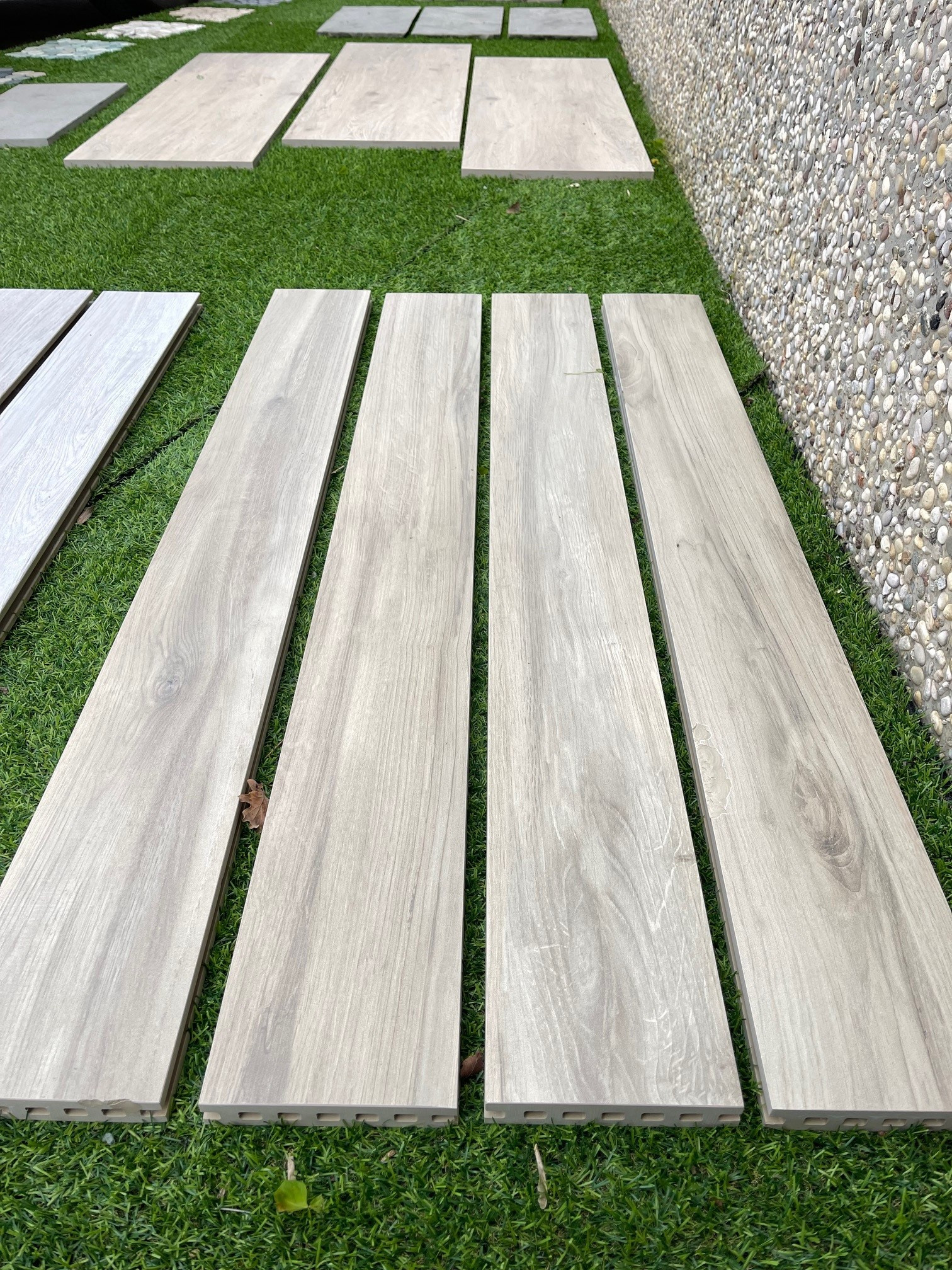 Pavimento decking in gres porcellanato BERTDECK colore FAGGIO