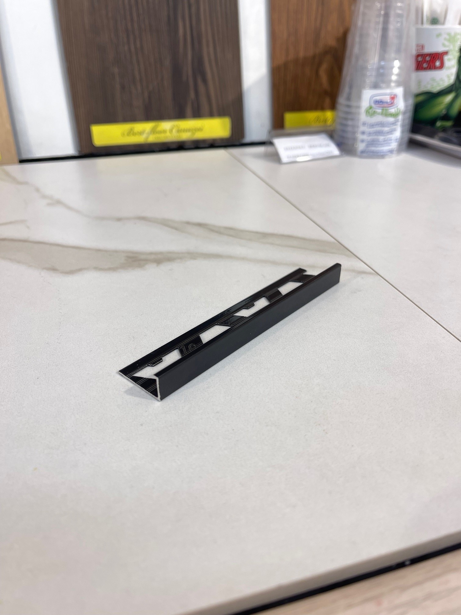 Profilo a L in alluminio NERO LUCIDO