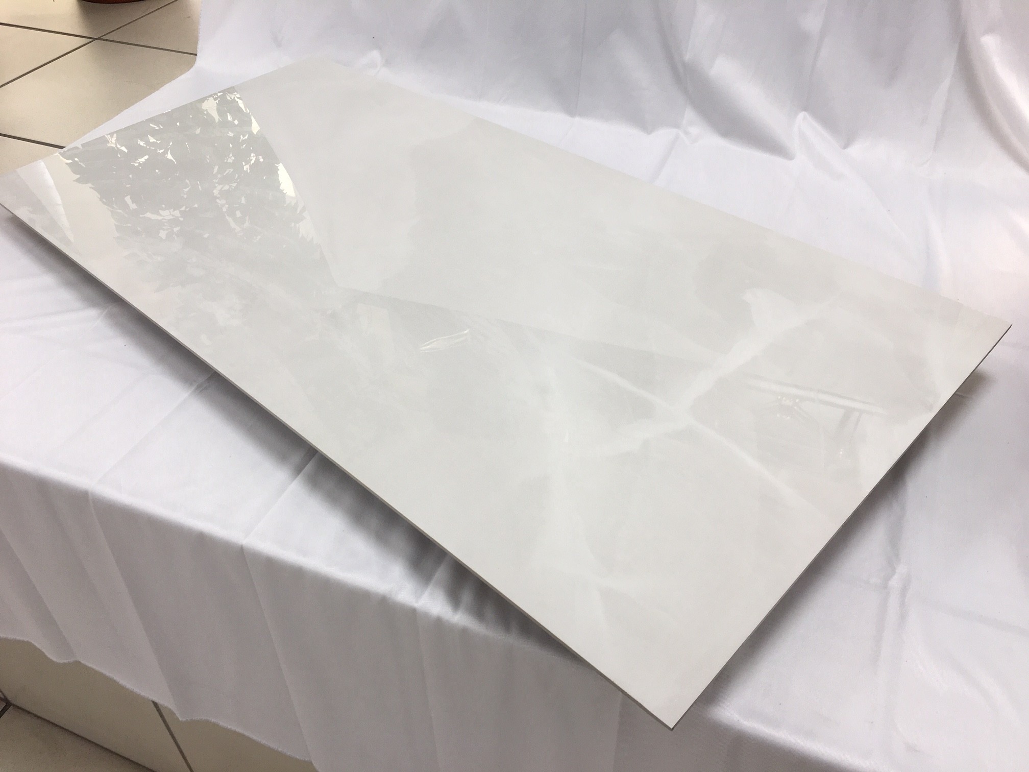 Gres Effetto marmo lucido Onice White 1°scelta 60x120 spessore 5,5 mm