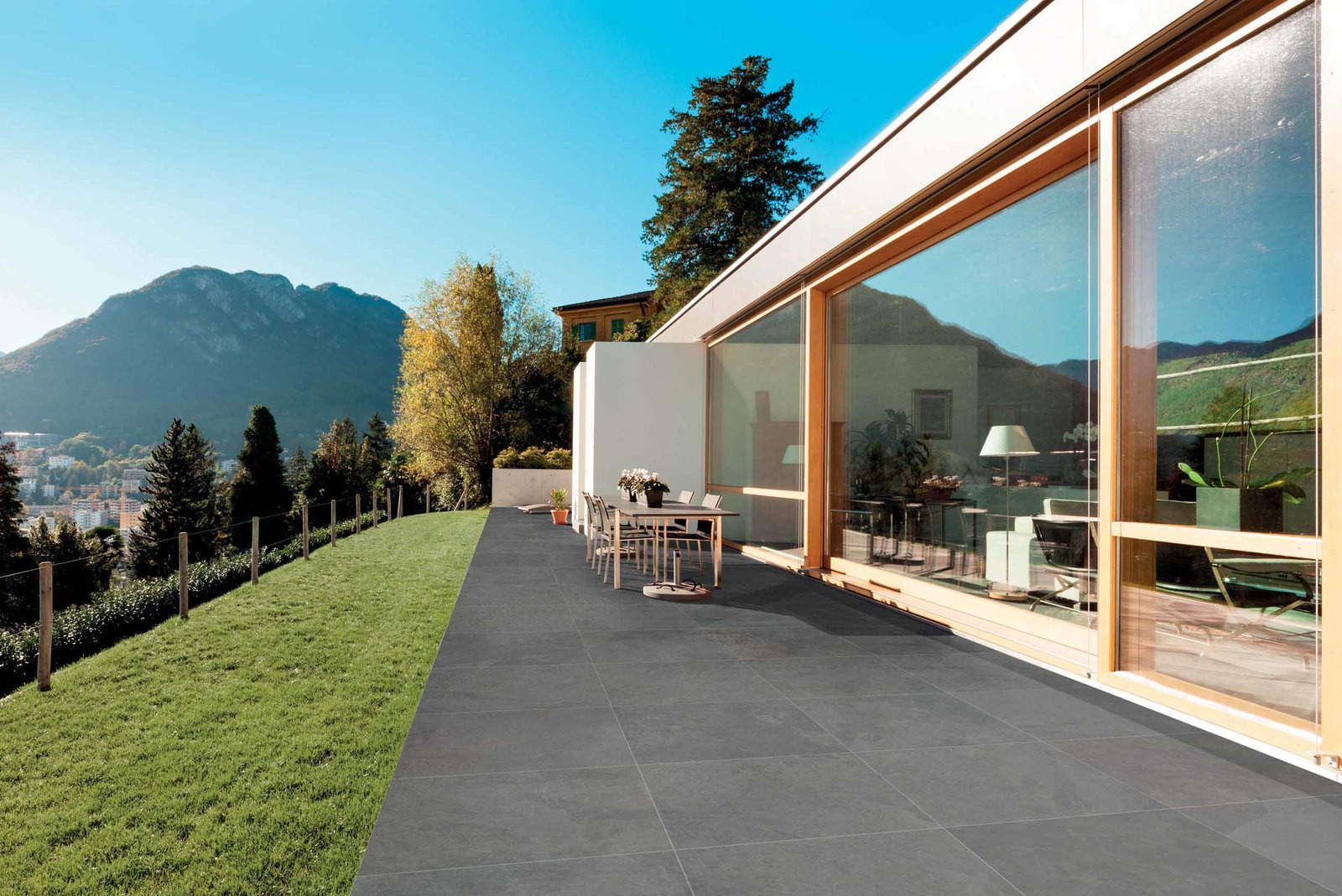 Pavimento in Gres galleggiante 2 cm Ultra Mustang 60x60 