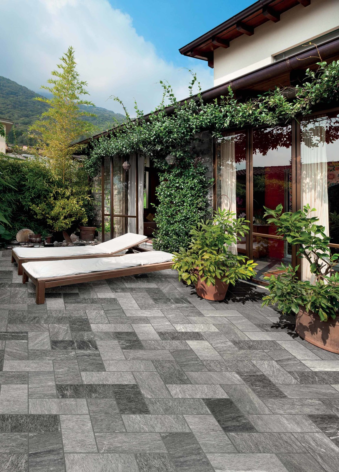 Pavimento in gres porcellanato effetto Pietra di Vals Mixcold per esterno by Dado Ceramiche