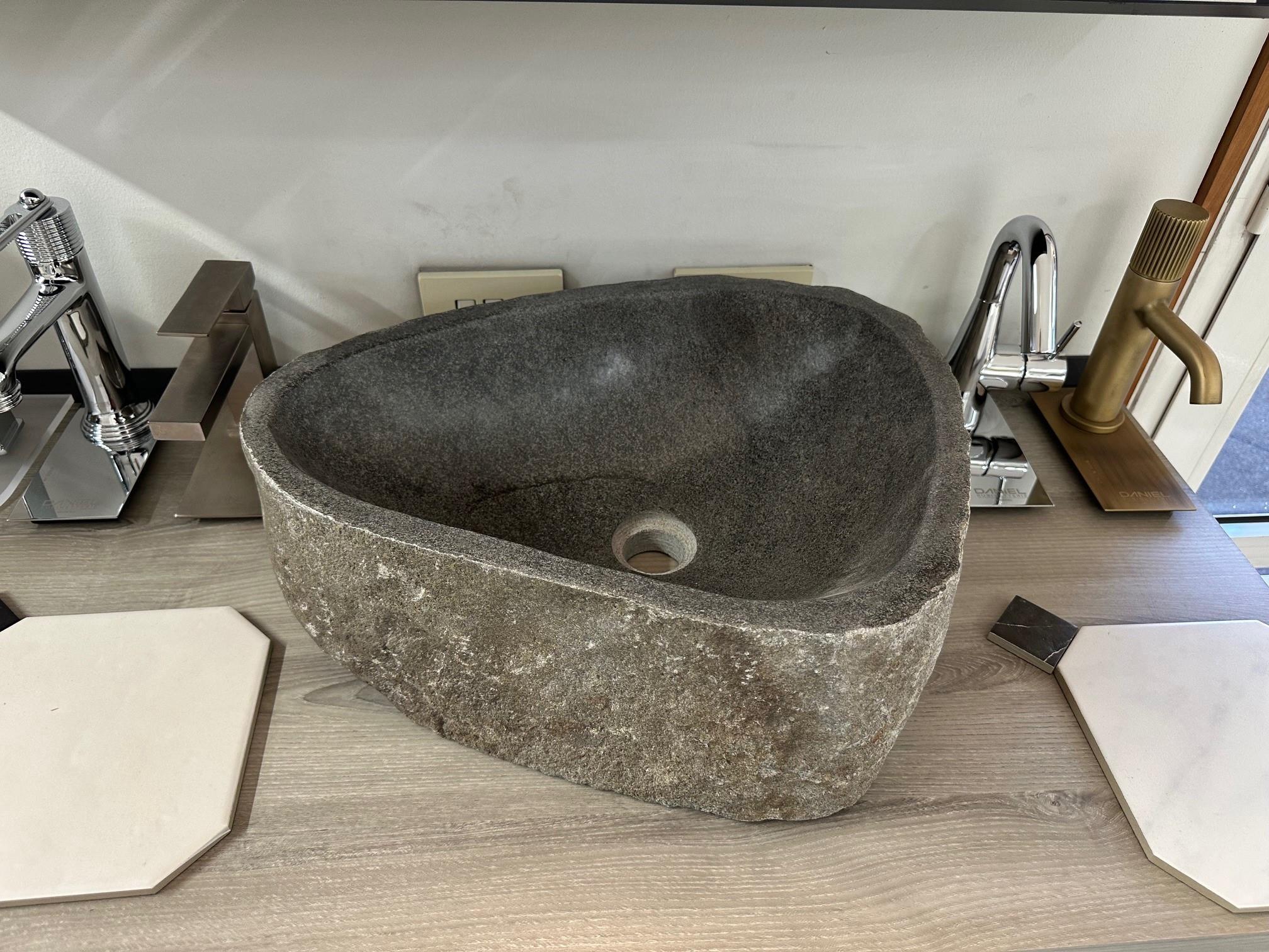 Lavabo pezzo unico quarzite grigio river Stone