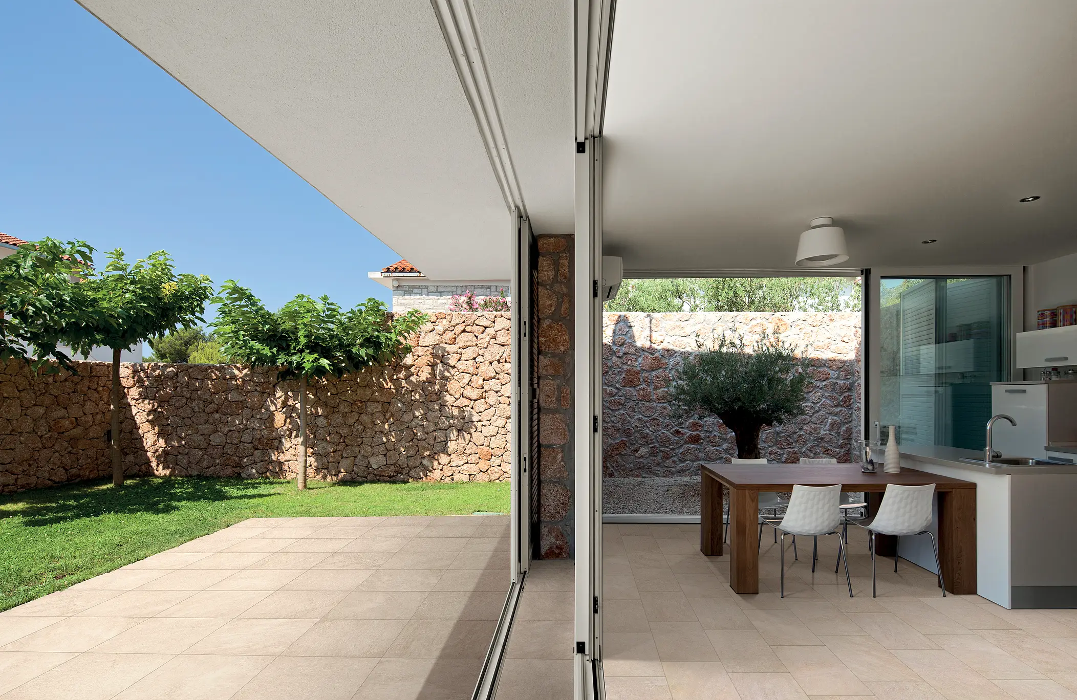 Pavimento in gres porcellanato 2 cm galleggiante Scout Beige serie Outdoor by Dado Ceramica