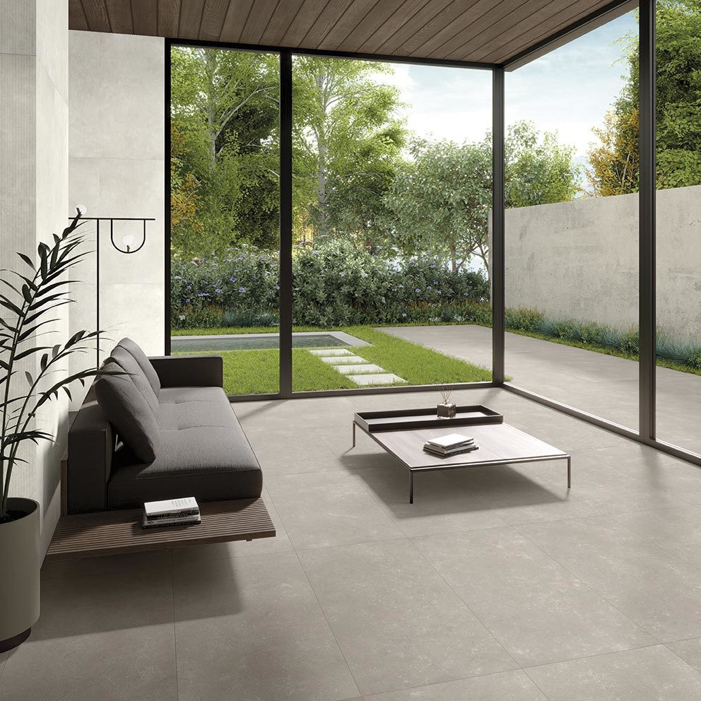 Pavimento per esterno in gres porcellanato effetto cemento serie SERICA colore CINDER R11