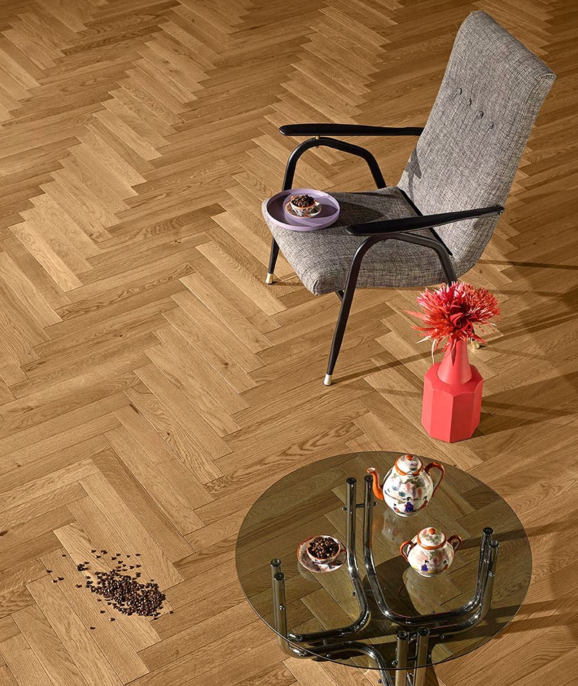 Pavimento in rovere prefinito a Spina Italiana Spazzolato Verniciato colore Firenze