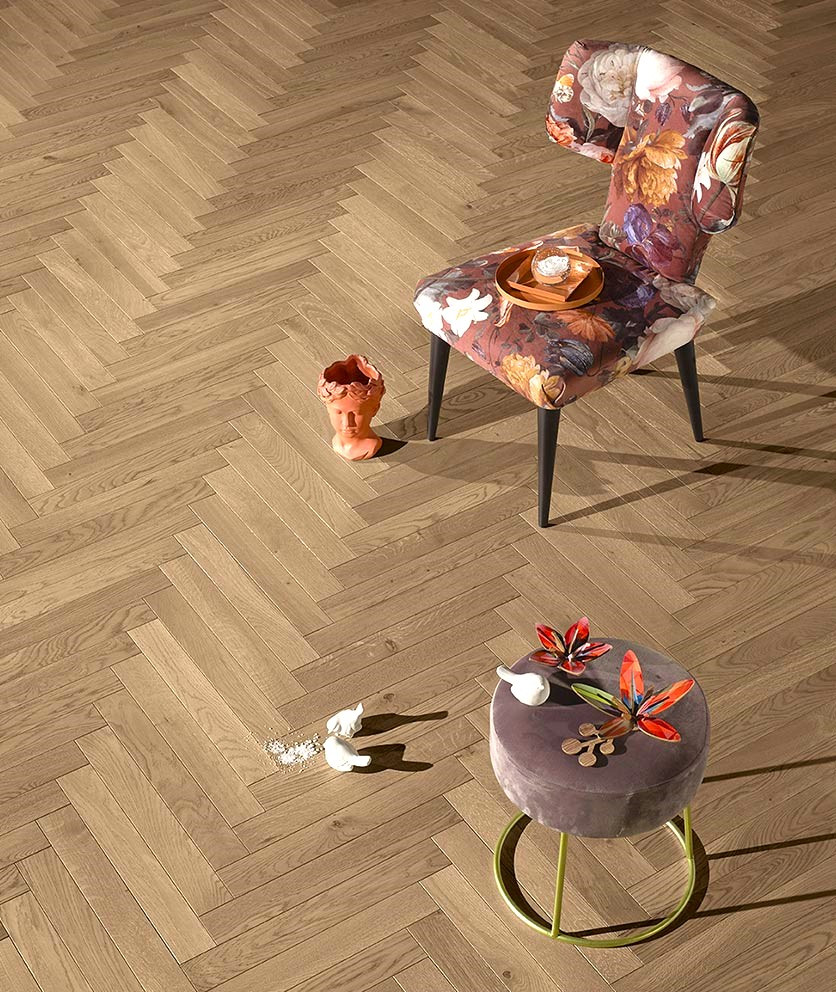 Pavimento in rovere prefinito a Spina Italiana Spazzolato Verniciato colore Bianco Alpino