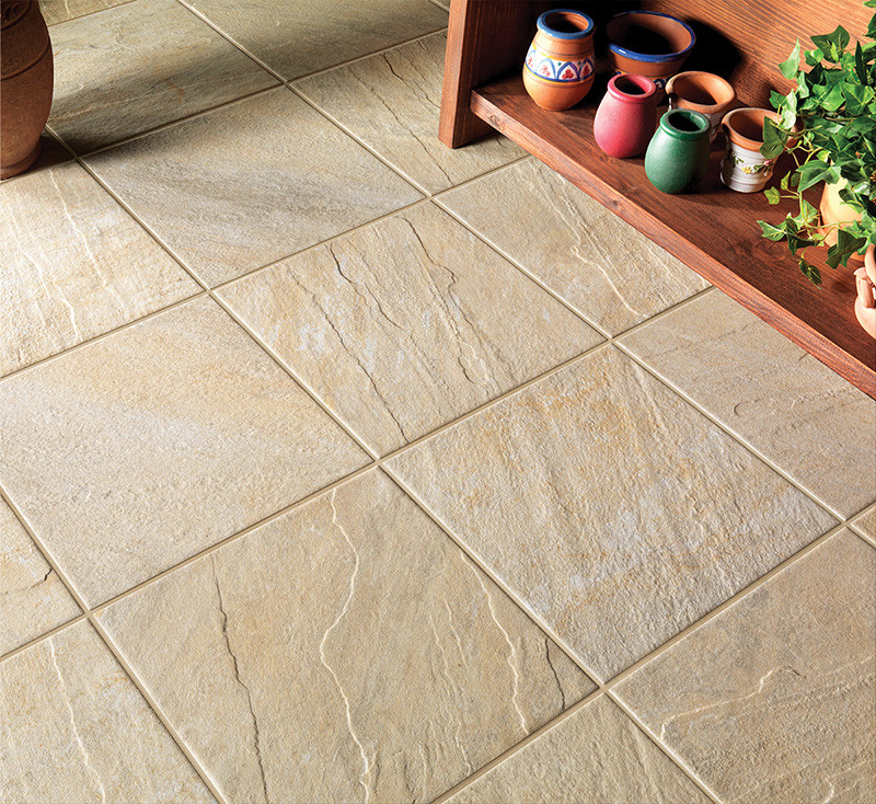 Pavimento in gres porcellanato effetto Quarzite Beige per esterno R11