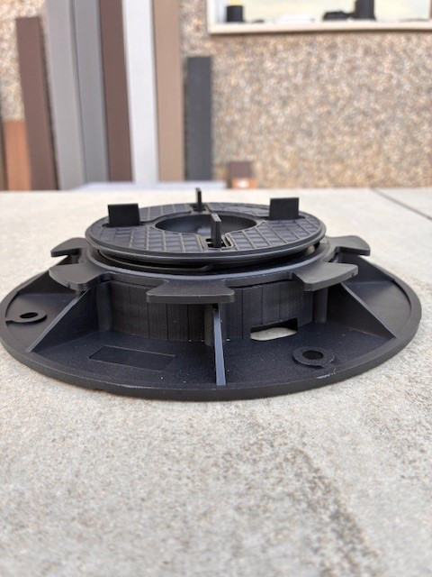 Supporti REGOLABILI e OSCILLANTI per pavimenti galleggianti sopraelevati by Bertolani pavimenti