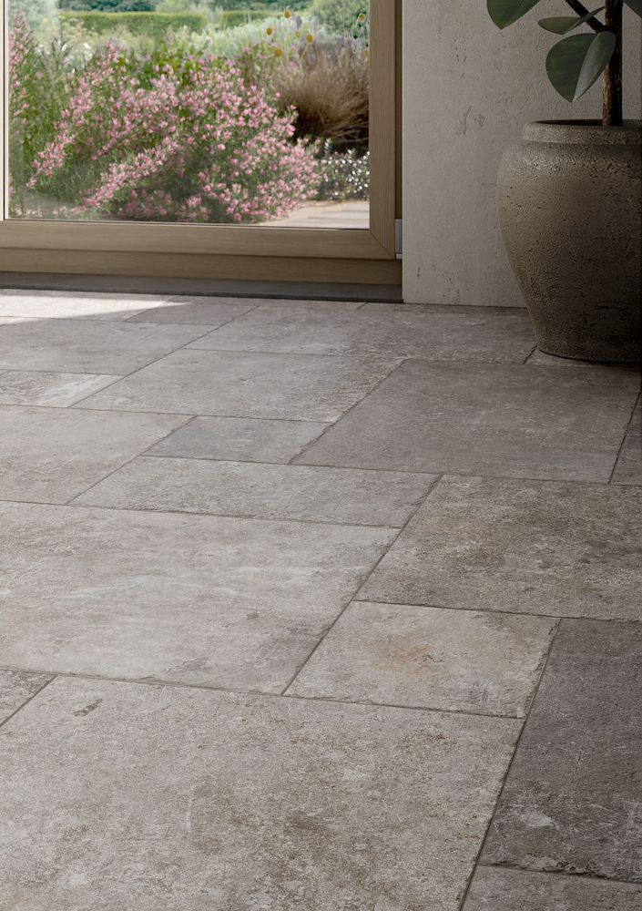 Pavimento e rivestimento in gres porcellanato Windsor Light Grey R11 by Ceramica Rondine
