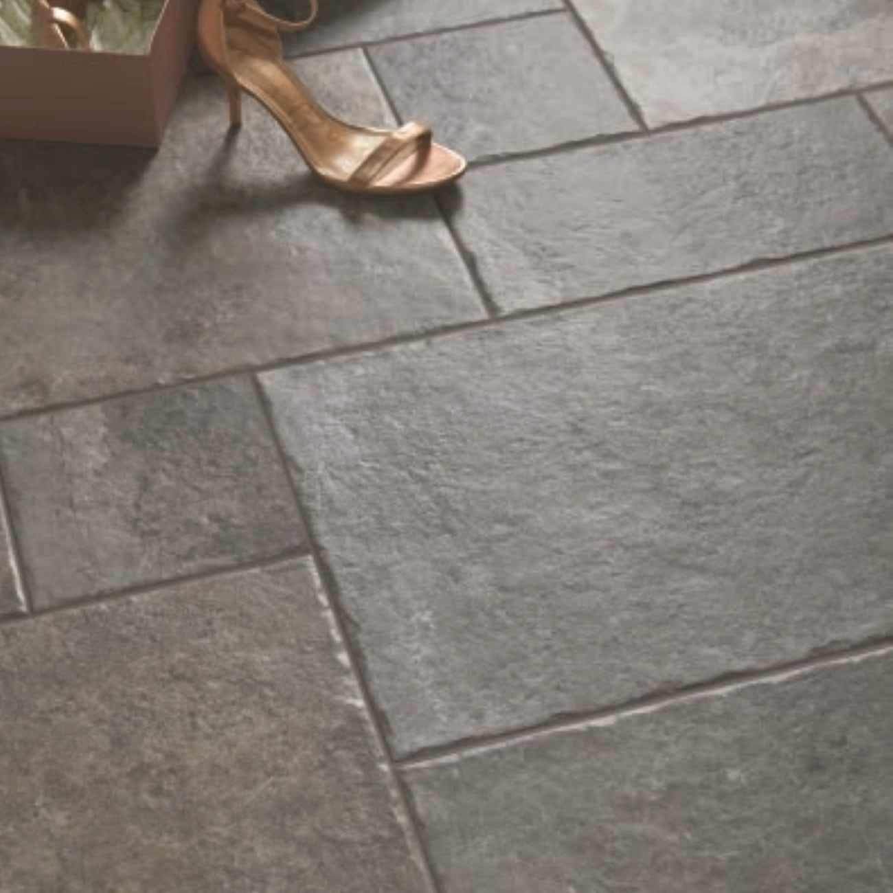 Pavimento e rivestimento in gres porcellanato Windsor Taupe R11 by Ceramica Rondine