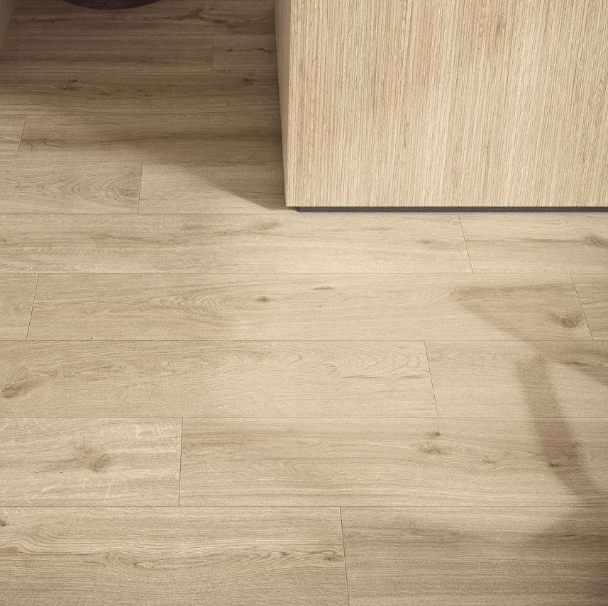 Pavimento in gres porcellanato effetto legno serie OAKTHREE colore YOUNG