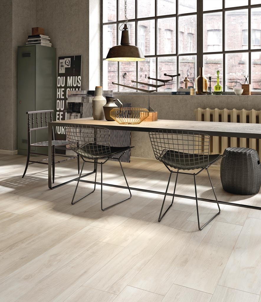 North Wilde Ivory wood effect flooring for outdoor use R11
