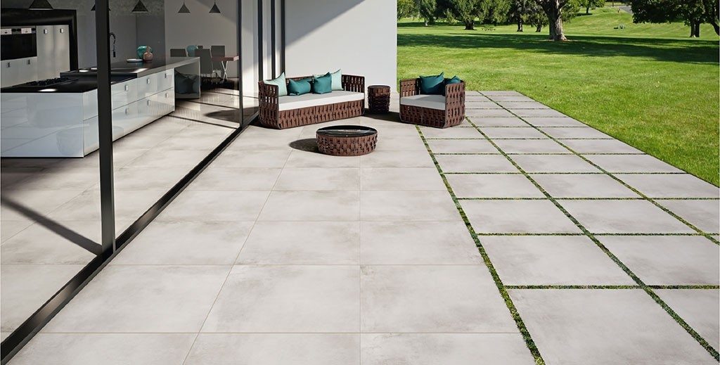 CEMENTUM light gray R11 porcelain tile floor for outdoor use
