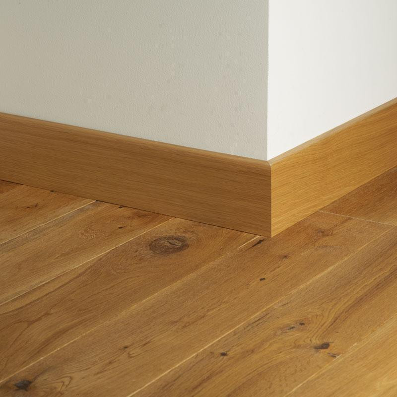 Veneered baseboard in combination with the wooden floor
