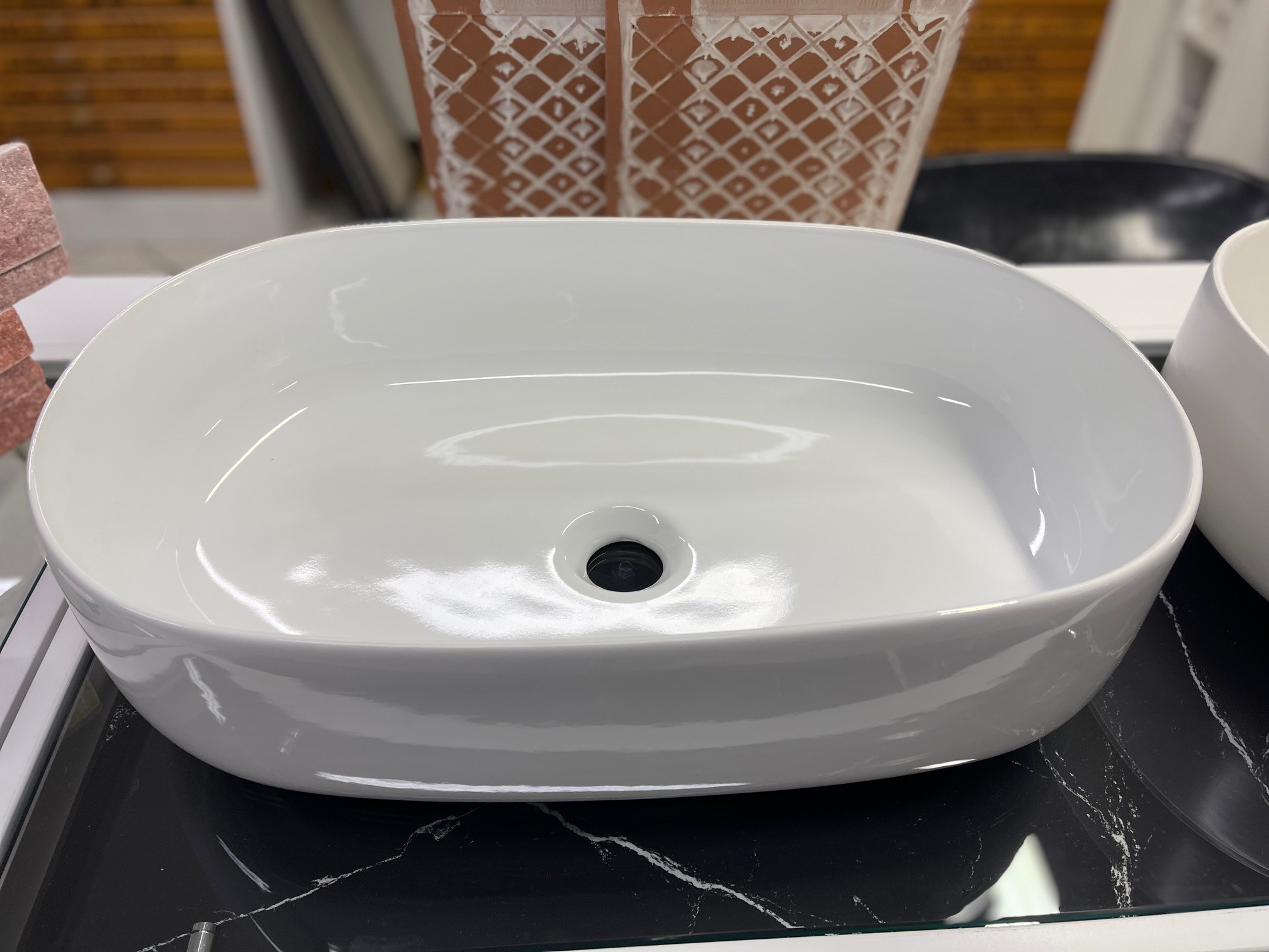 NICE countertop washbasin in GLOSSY WHITE ceramic
