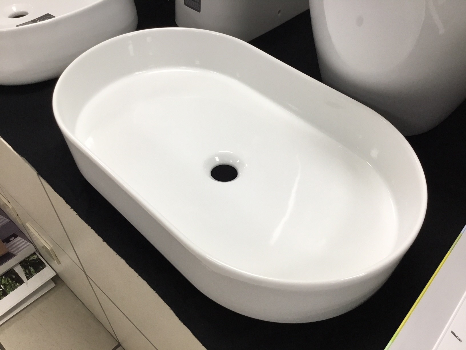 Lama White countertop washbasin 60x37
