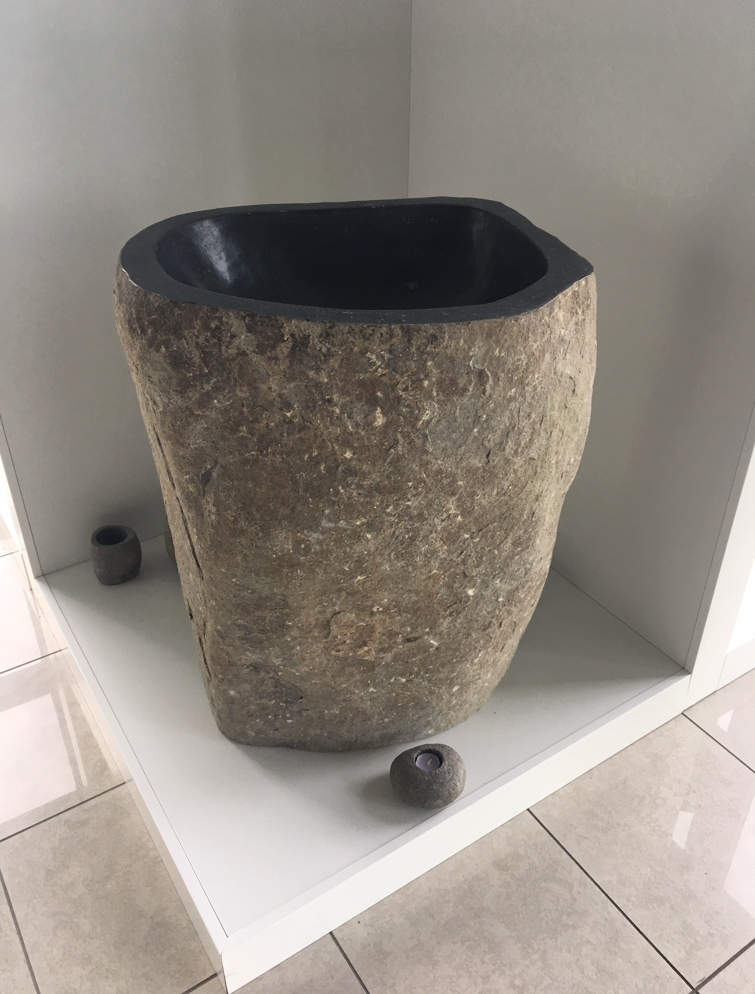 Flinstones one-piece washbasin in natural stone
