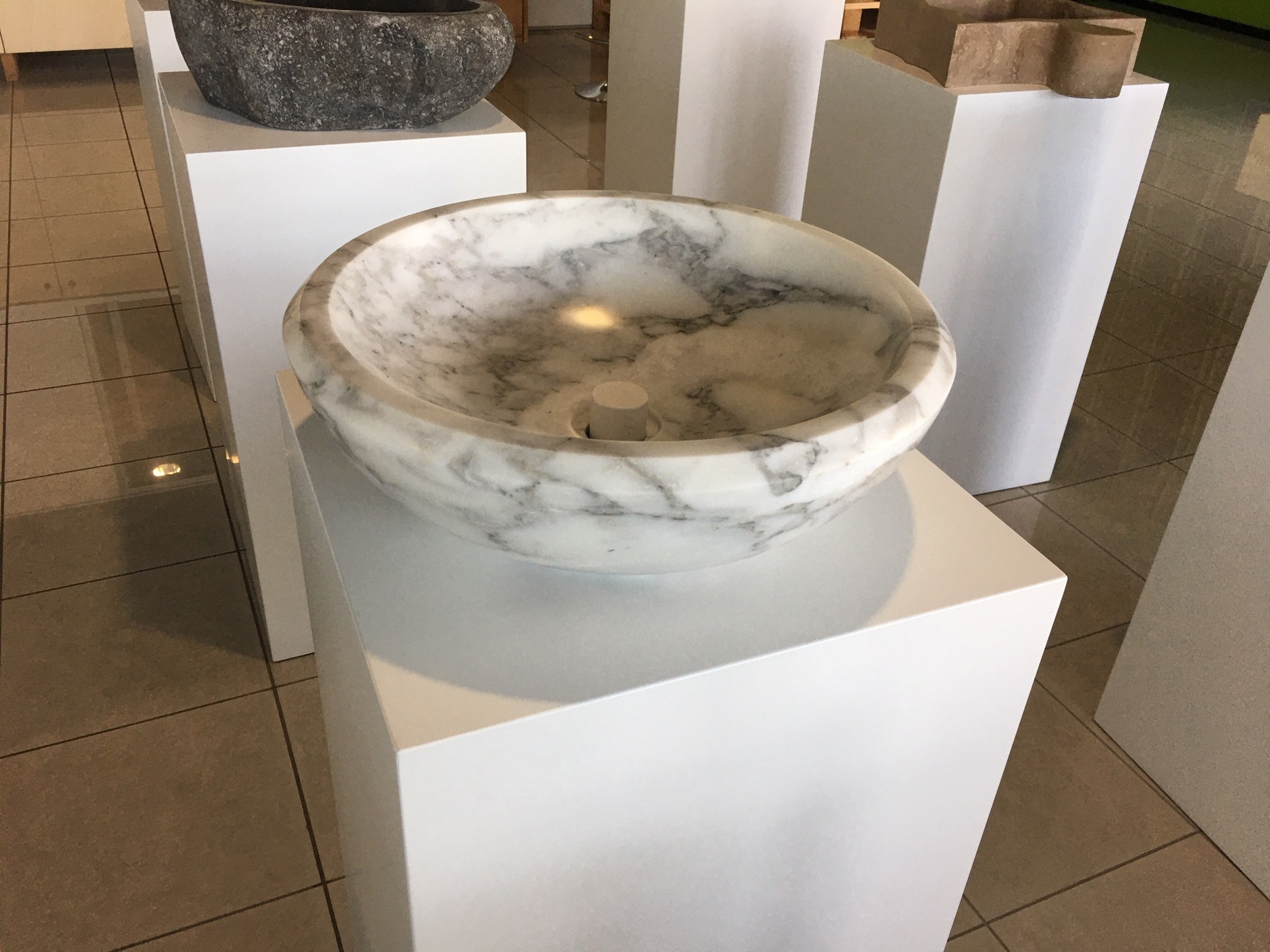 Apuano Statuary Round Washbasin in Italian Marble 
