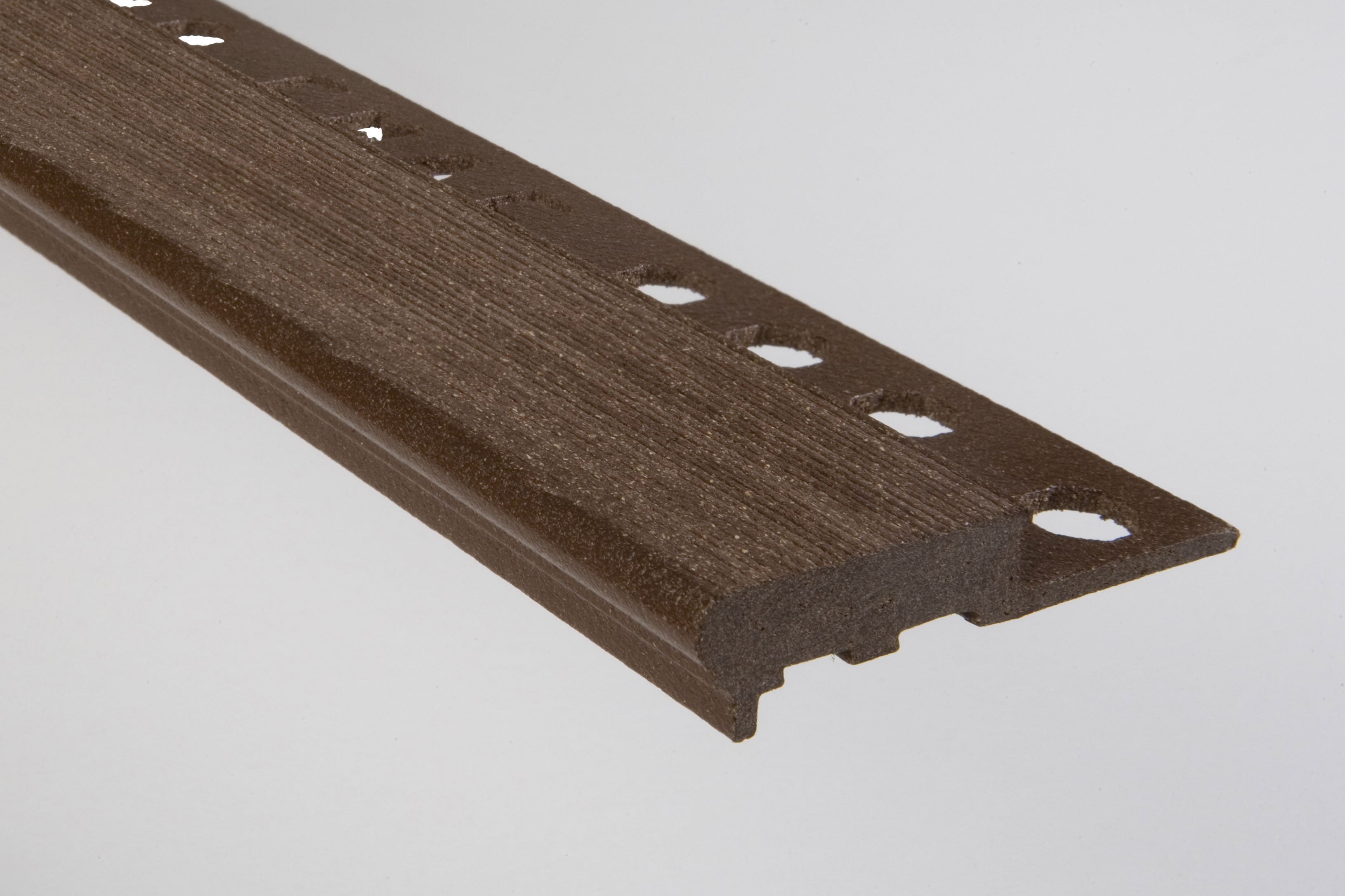 GRIP rounded step, dark brown wood, 2.5 m bar 
